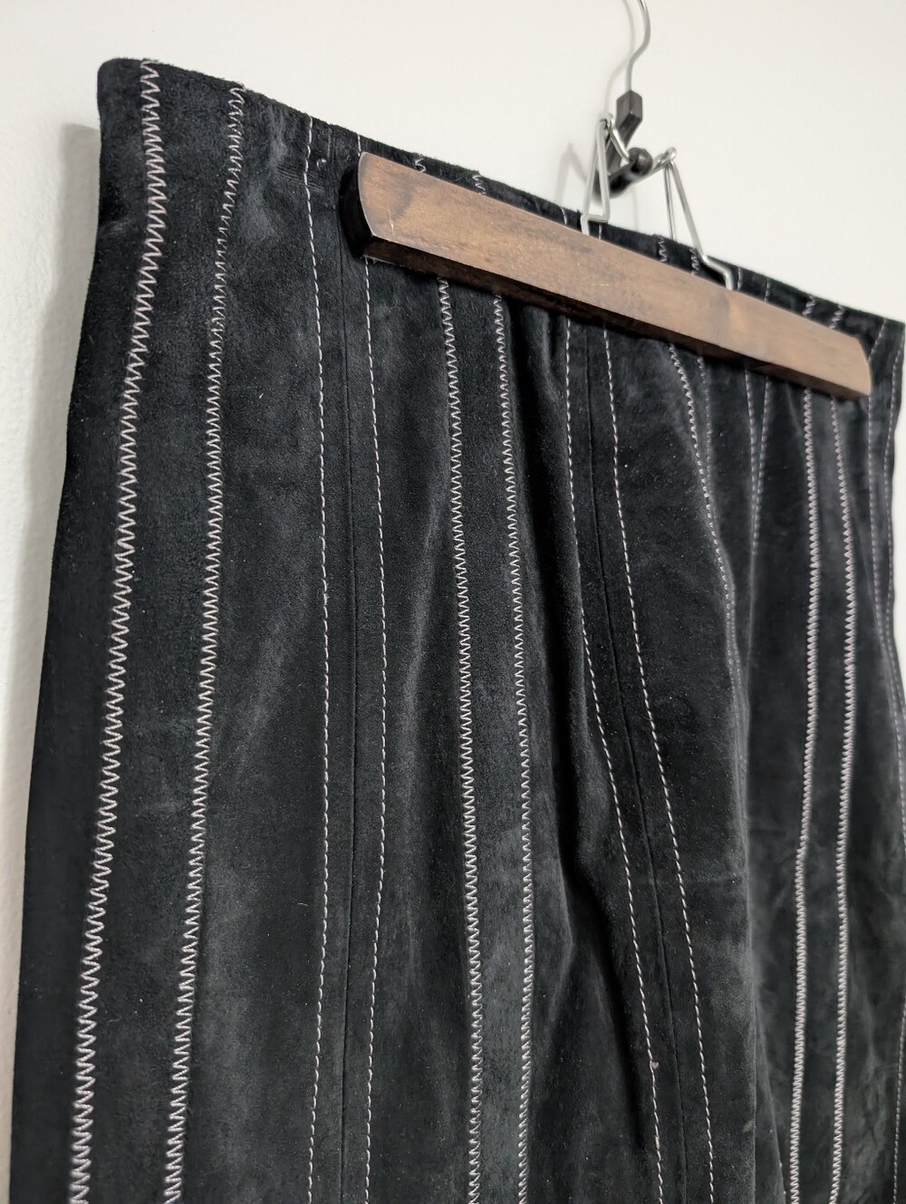 Vintage Danier 90's Suede Skirt Genuine Leather Black High Waist Midi Pinstripes - Picture 9 of 16